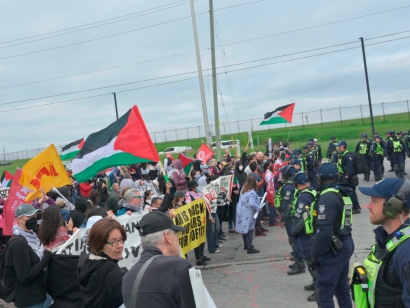 Protesters blocking the entrances to CANSEC, North America&#039;s biggest weapons and military convention in Ottawa on May 29
