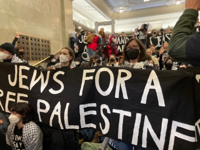 Over a Hundred Jewish Canadians Occupy Parliamentary Building Demanding Arms Embargo on Israel, 14 Arrested Including Rabbi