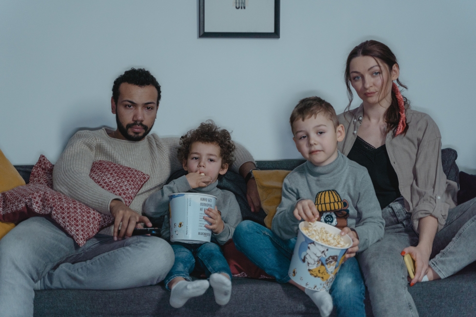 Why More Muslim Expats in Canada Are Turning to IPTV (and How to Keep It Halal)