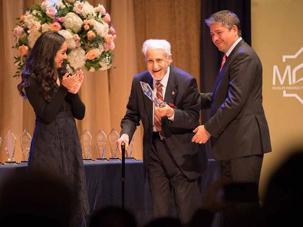 Dr. Fuad Sahin receiving the MAX Lifetime Achievement Award in 2017.