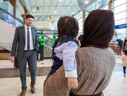Today in Halifax, the Honourable Sean Fraser, Minister of Immigration, Refugees and Citizenship, welcomed 311 Afghan nationals who arrived on a charter flight from Pakistan.