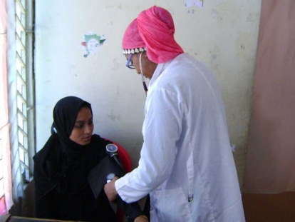 Dr. Nabiha Islam (in the pink hijab) treating a Bangladeshi woman at Hope Hospital in 2014.