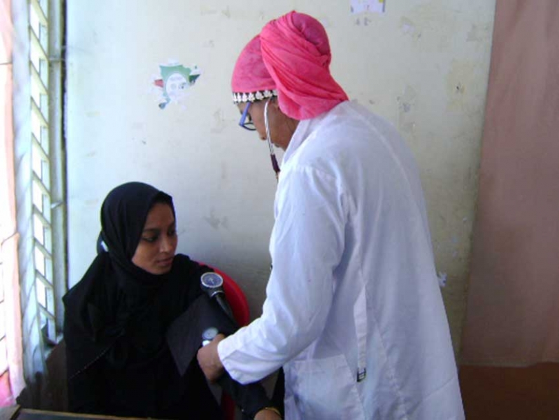 Dr. Nabiha Islam (in the pink hijab) treating a Bangladeshi woman at Hope Hospital in 2014.