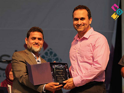 Ihsaan Gardee receiving the Civic Courage Award at Mississauga’s MuslimFest in August  2015.