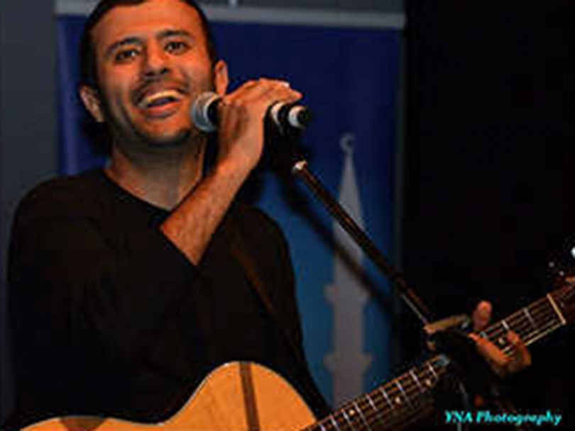 Hamza Namira performing in Ottawa.